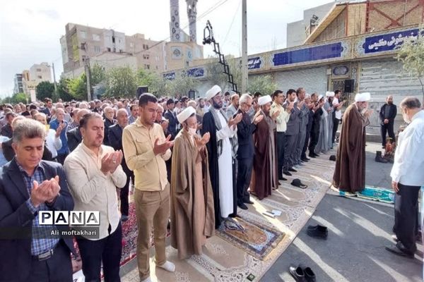 حلاوت نمازعیدفطر توسط امام جمعه شهرستان قرچک درمسجد امام رضا(ع)