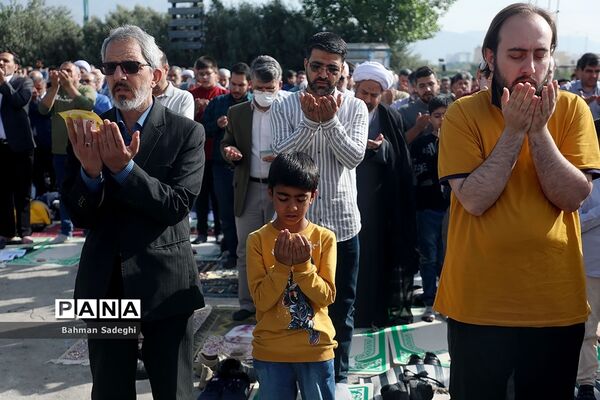 نماز عید سعید فطر در مصلی تهران