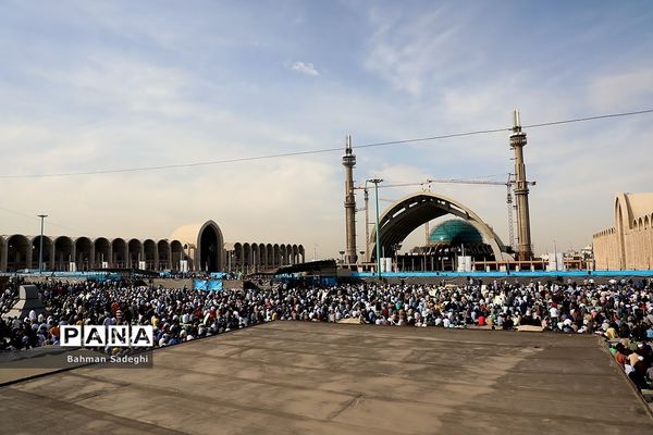 نماز عید سعید فطر در مصلی تهران
