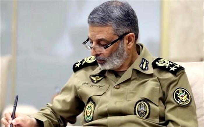فرمانده کل ارتش سالروز تاسیس سپاه پاسداران را تبریک گفت