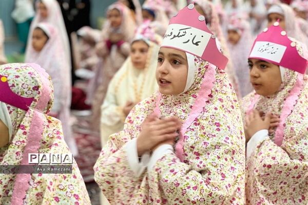 حضور دانش‌آموزان روزه‌اولی در مراسم عید فطر