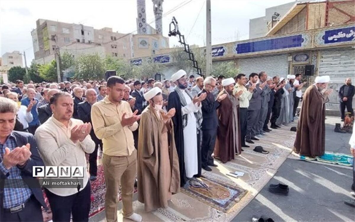 نماز عیدسعیدفطر در مسجد امام رضا(ع) قرچک/فیلم