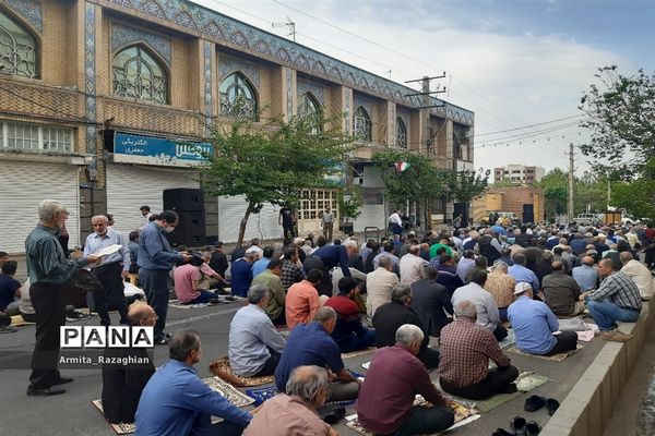 برگزاری مراسم نماز عید فطر در مسجد نبی