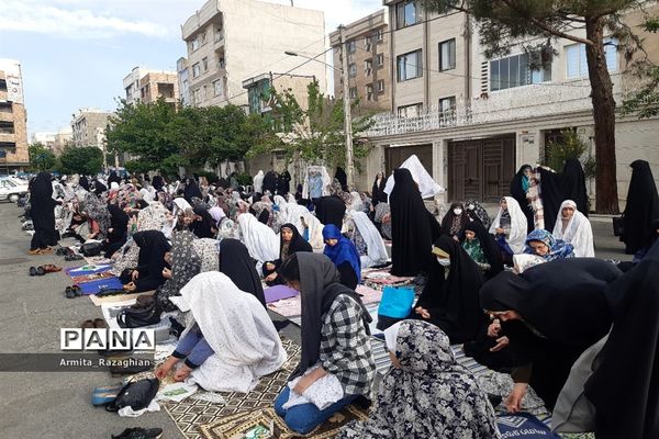 برگزاری مراسم نماز عید فطر در مسجد نبی