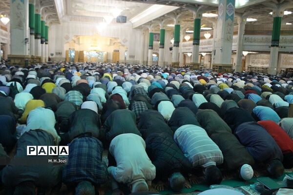 نماز عید سعید فطر در حرم حضرت معصومه (س)