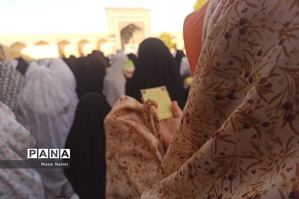 نماز عید فطر در آرامگاه شهید آیت‌الله مدرس در کاشمر
