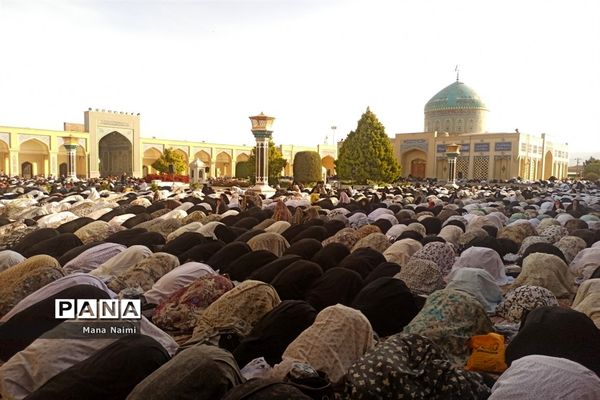 نماز عید فطر در آرامگاه شهید آیت‌الله مدرس در کاشمر