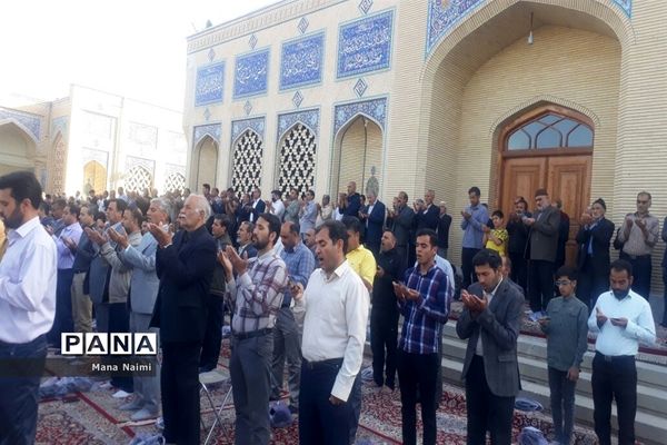 نماز عید فطر در آرامگاه شهید آیت‌الله مدرس در کاشمر