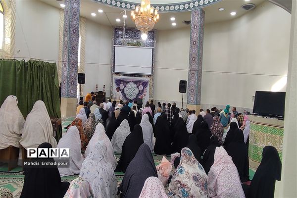 نماز عید فطر در مسجد پیامبر اعظم در شهرک شهید درخشان شهرستان رباط‌کریم
