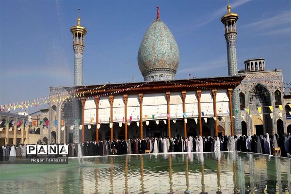 نماز عید بندگی در حرم مطهر شاهچراغ (ع)
