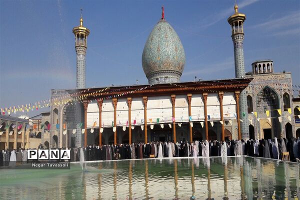 نماز عید بندگی در حرم مطهر شاهچراغ (ع)
