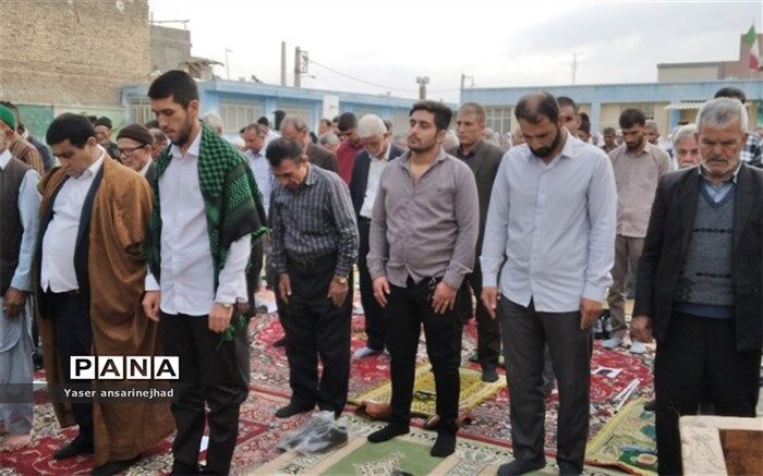 برگزاری نماز عیدسعید فطر در مدرسه شهید داوود آبادی قرچک/فیلم