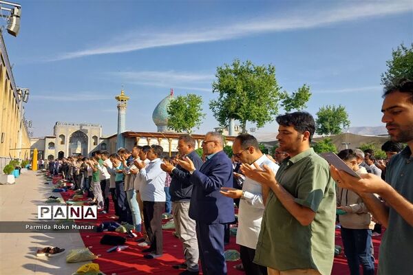 برگزاری نمازباشکوه روزعیدسعید فطر، به امامت آیت الله دژکام در حرم مطهر شاهچراغ (ع)