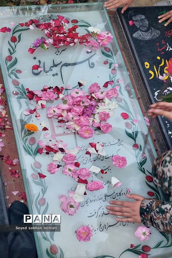 تجدید پیمان مردم غیور ایران در روز عید فطر با سردار سلیمانی و دیگر شهدا