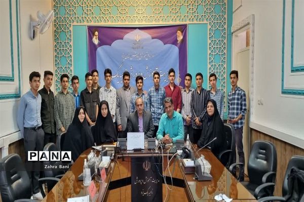 نشست اعضای مجامع و نمایندگان مجلس دانش‌آموزی دختران و پسران ناحیه یک یزد