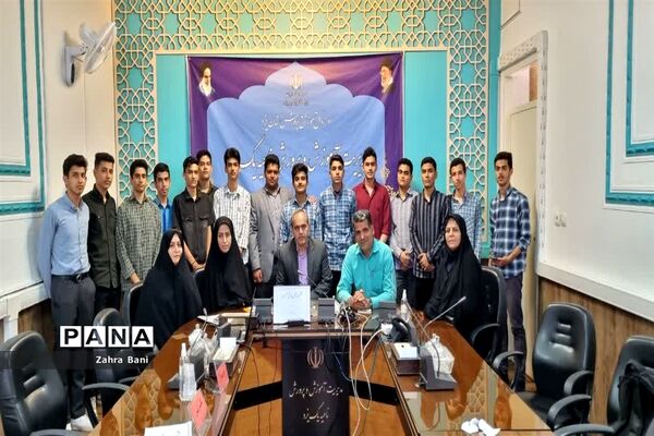 نشست اعضای مجامع و نمایندگان مجلس دانش‌آموزی دختران و پسران ناحیه یک یزد