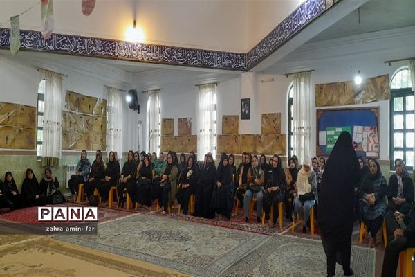 دیدار سرپرست آموزش و پرورش شهرستان نور با اولیا دانش‌آموزان مقطعه متوسطه دوم