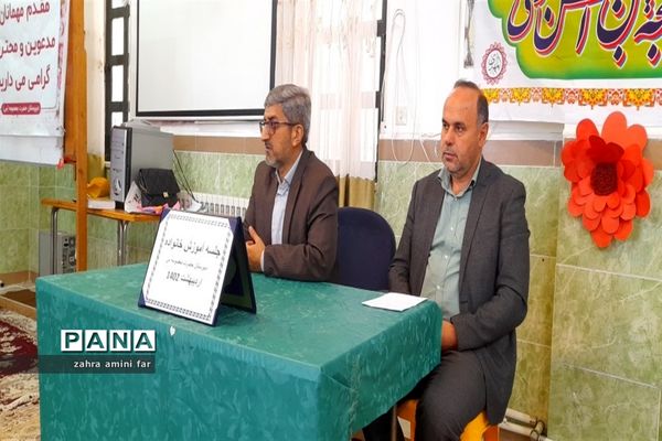 دیدار سرپرست آموزش و پرورش شهرستان نور با اولیا دانش‌آموزان مقطعه متوسطه دوم