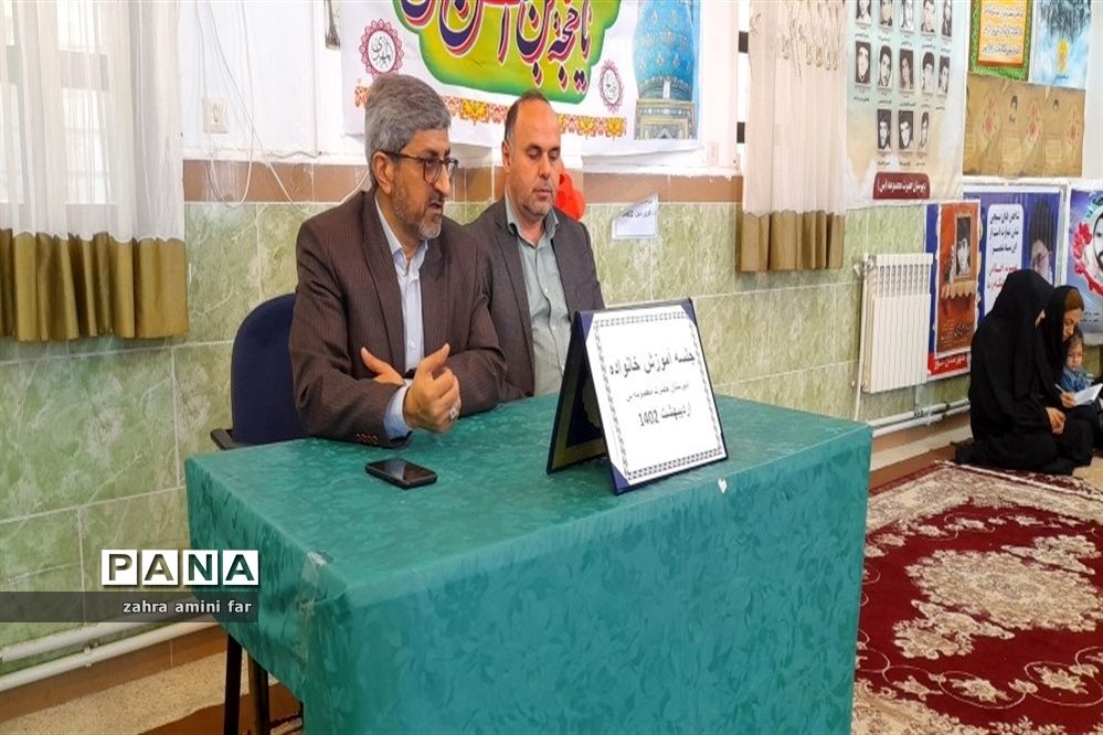 دیدار سرپرست آموزش و پرورش شهرستان نور با اولیا دانش‌آموزان مقطعه متوسطه دوم