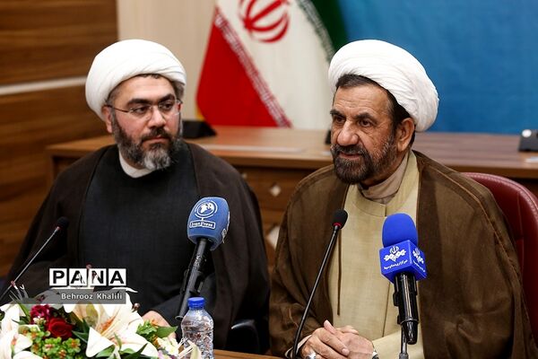جلسه هم‌اندیشی بزرگداشت دهه کرامت
