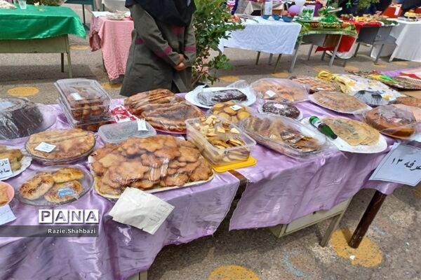 برپایی بازارچه کار و فن‌آوری در مدرسه بیتا قبائیان فرون‌آباد
