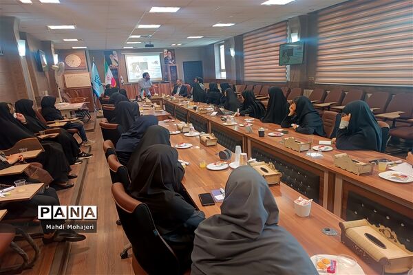جلسه کمیته شورای دانش‌آموزی ششمین کنگره شهدا منطقه ۱۶