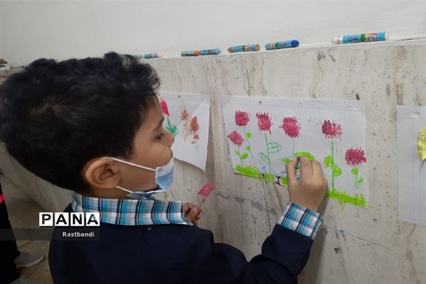 روز بدون کیف در دبستان احمد معینی منطقه ۱۳