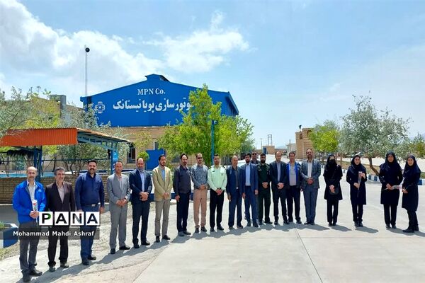 تجلیل مسئولان شهرستان نایین از کارگران برخی واحدهای صنعتی