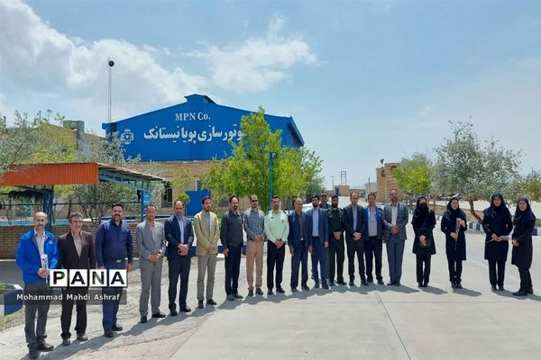 تجلیل مسئولان شهرستان نایین از کارگران برخی واحدهای صنعتی