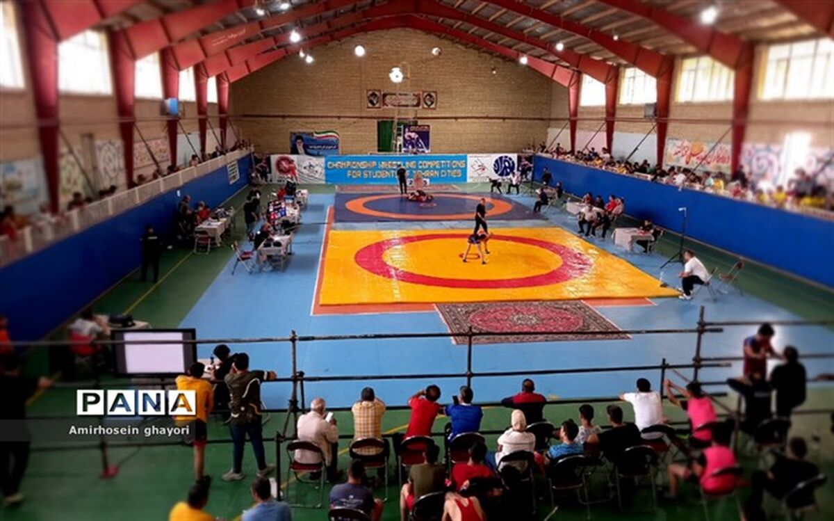 برگزاری مسابقات کشتی فرنگی نونهالان شهرستان‌های استان تهران به میزبانی بهارستان۲ / فیلم