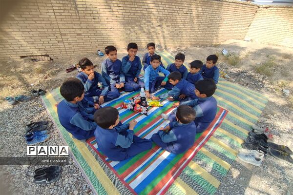 اردوی درون مدرسه دبستان عشایری لقمان حکیم خاتم