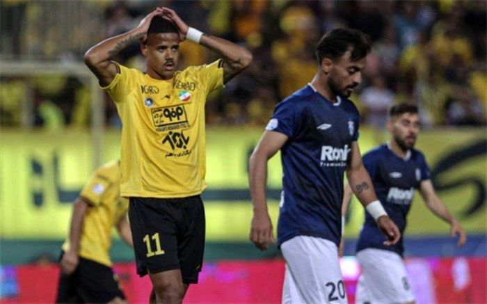 بابک پورغلامی : بازیکنان سپاهان التماس می‌کردند تا شُل بازی کنیم