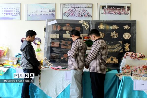 نمایشگاه دست سازه‌های  دانش‌آموزان با نیازهای ویژه شهر تهران