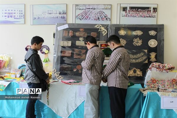 نمایشگاه دست سازه‌های  دانش‌آموزان با نیازهای ویژه شهر تهران