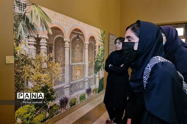 بازدید دانش‌آموزان دبیرستان فرهنگ ۱۳ از باغ موزه نگارستان