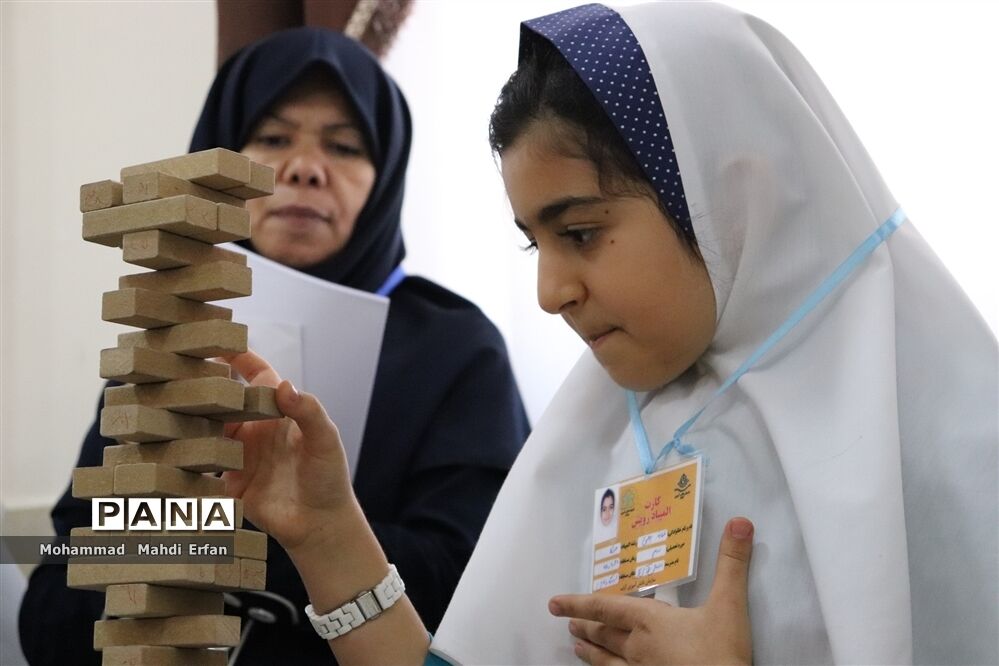 طرح یک روز بدون کیف در مدارس ابتدایی شهر تهران کلید خورد