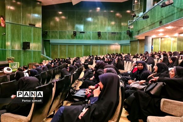 آیین اختتامیه یازدهمین دوره نمایشگاه‌های دانش آموزی مدرسه انقلاب شهر تهران