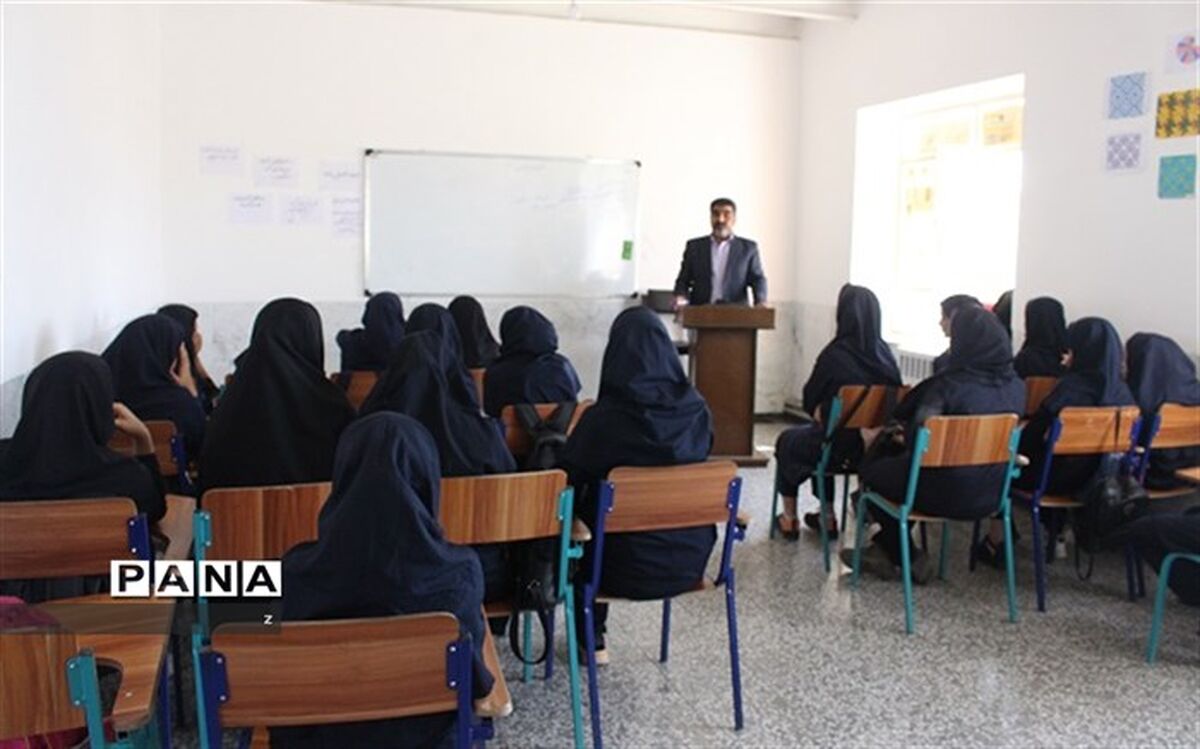 حضور کارشناسان سازمان دانش آموزی در مدارس