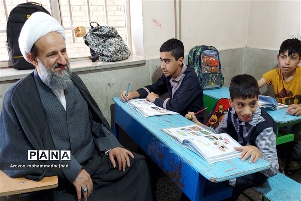 بازدید شورای آموزش و پرورش شهرستان قرچک از مدرسه استثنایی زنده یاد منصوری