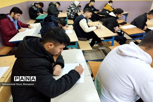 امتحانات شبه نهایی در دبیرستان عابدینی خرم صفادشت