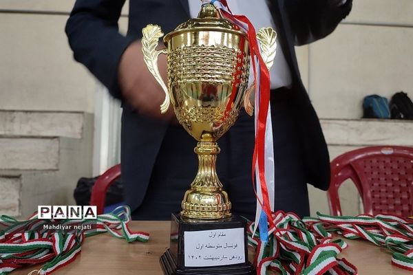 برگزاری مسابقات فوتسال جام سپاس معلم در آموزش و پرورش رودهن