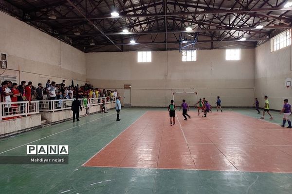 برگزاری مسابقات فوتسال جام سپاس معلم در آموزش و پرورش رودهن