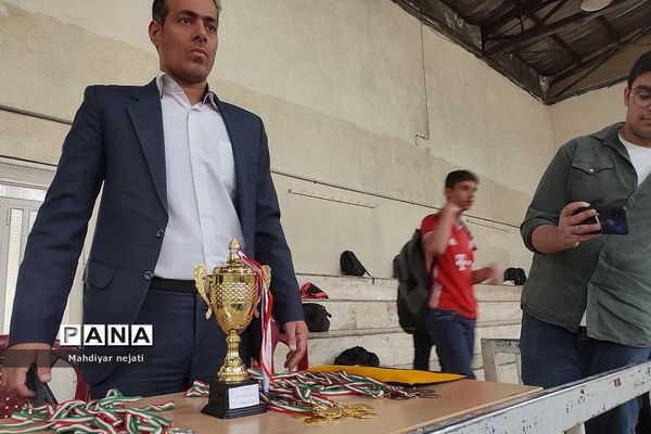 برگزاری مسابقات فوتسال جام سپاس معلم در آموزش و پرورش رودهن