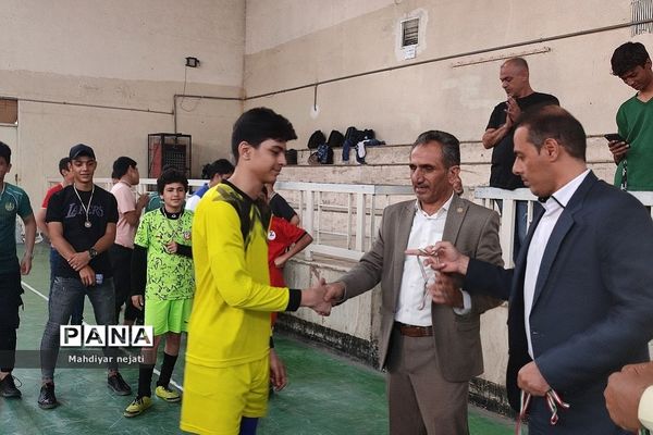 برگزاری مسابقات فوتسال جام سپاس معلم در آموزش و پرورش رودهن