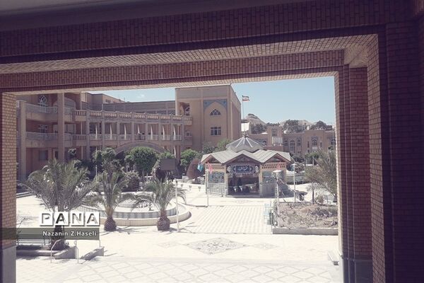 بازدید دانش‌آموزان دبیرستان حضرت خدیجه جعفرآباد قم از دانشگاه‌ها