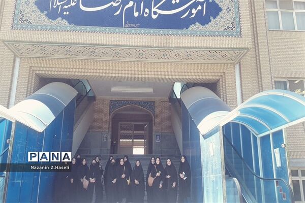 بازدید دانش‌آموزان دبیرستان حضرت خدیجه جعفرآباد قم از دانشگاه‌ها