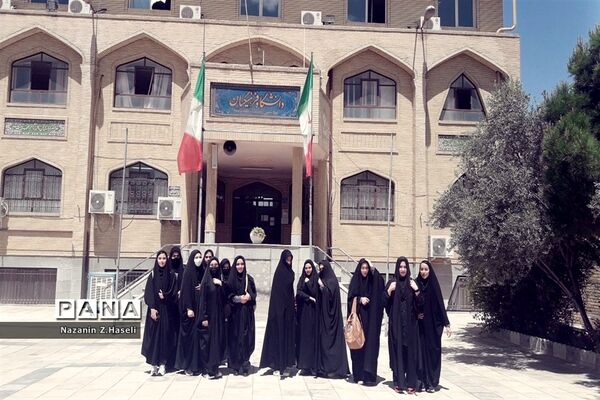 بازدید دانش‌آموزان دبیرستان حضرت خدیجه جعفرآباد قم از دانشگاه‌ها