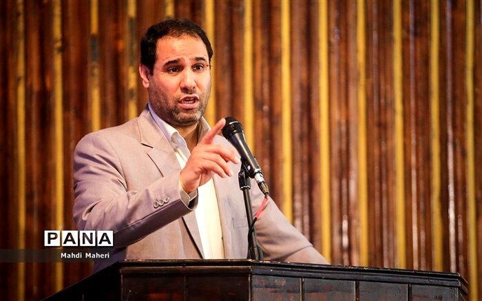 مدیر مدرسه رکن اصلی تربیت و تحول و معلم پرچمدار این مسیر است