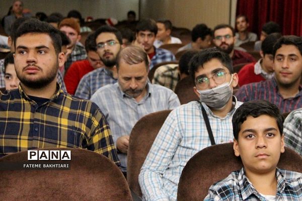 تقدیر از رتبه‌های برتر بیست‌و‌هشتمین کنگره سراسری قرآن کریم مدارس استعدادهای درخشان  در ناحیه یک شهرری