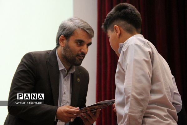 تقدیر از رتبه‌های برتر بیست‌و‌هشتمین کنگره سراسری قرآن کریم مدارس استعدادهای درخشان  در ناحیه یک شهرری